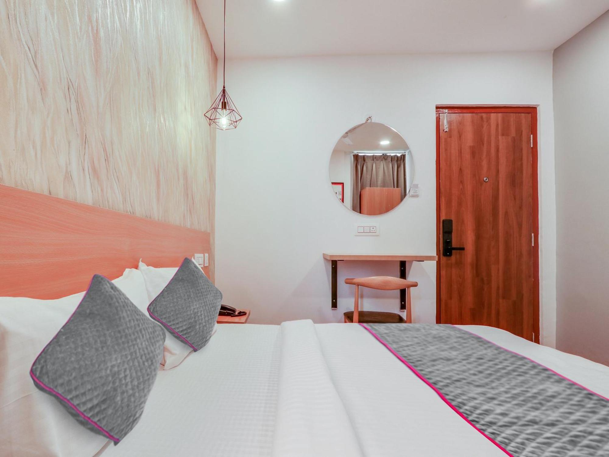 Townhouse Casa Grand Hotel Haiderabad Buitenkant foto